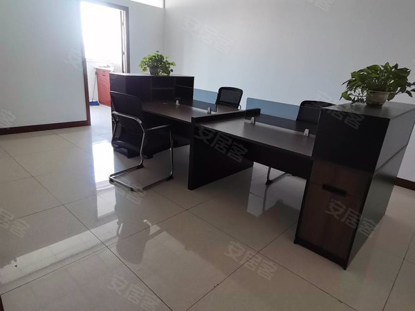 苏州太仓城厢天宁大厦城西办公室180平出租4500月,有3个办公室出租