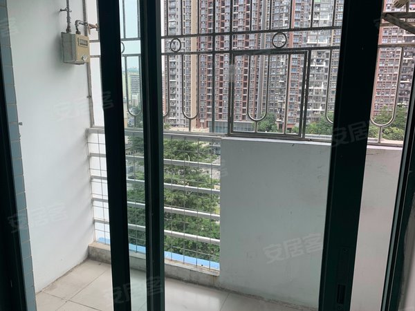 深圳龙华梅林关口鑫海公寓(龙华)近福田地铁口一房一厅,仅押一免租半