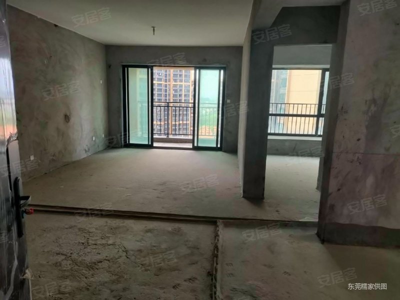 嘉宏锦城东部快速干线路3室2厅2卫11125平方米