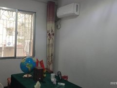 永州冷水滩潇湘公园河东靠近京华中学和中邦国际广场，旁边的2楼楼梯房停车方便！！出租房源真实图片