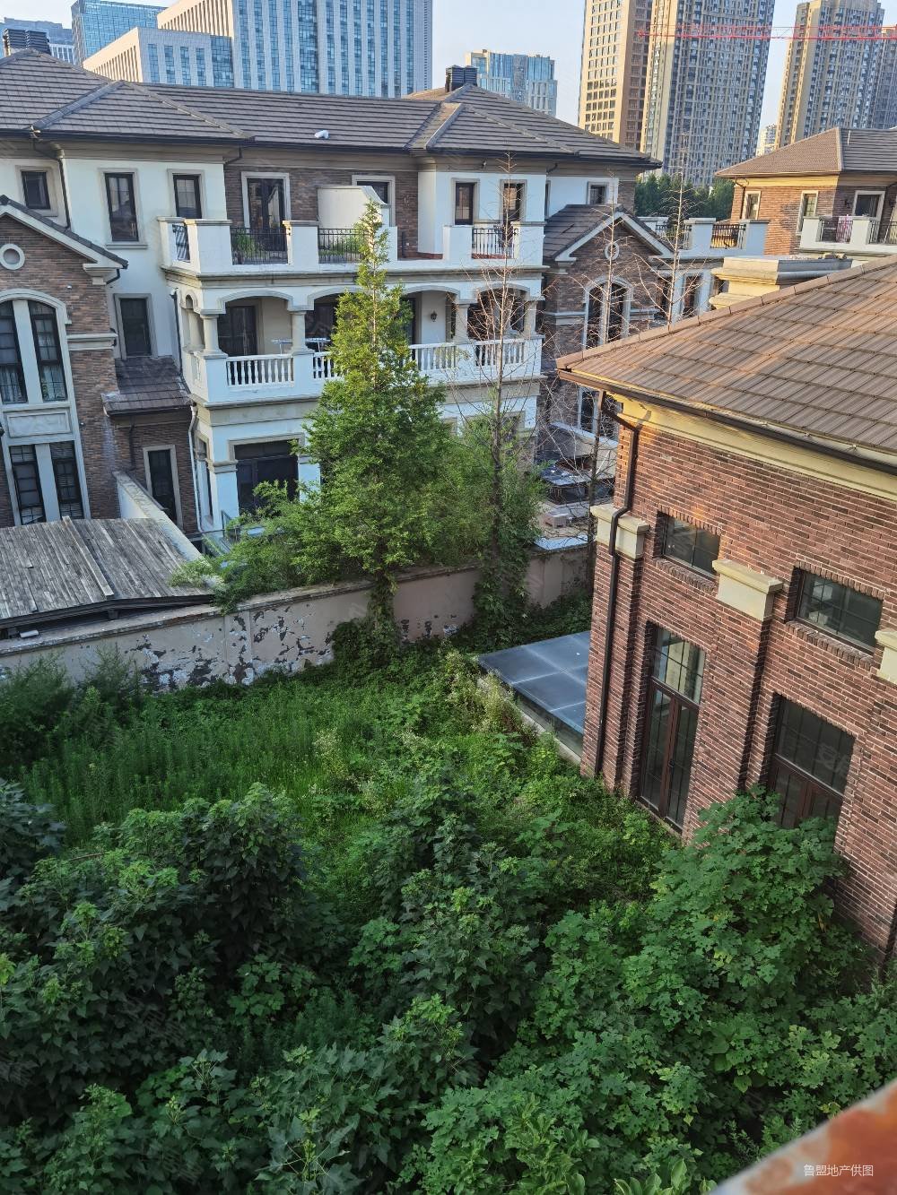 鲁商凤凰城 精装二室 楼层好 老三小育新十二中 紧邻凤凰广场