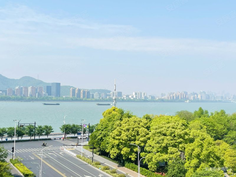 之江花园新出四房 一线江景 南北通透三房朝南 自住装修保养好