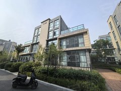 信阳平桥平中大街CAZ 高铁东旁大型联排别墅 上下四层 带露台 前后带院出租出租房源真实图片