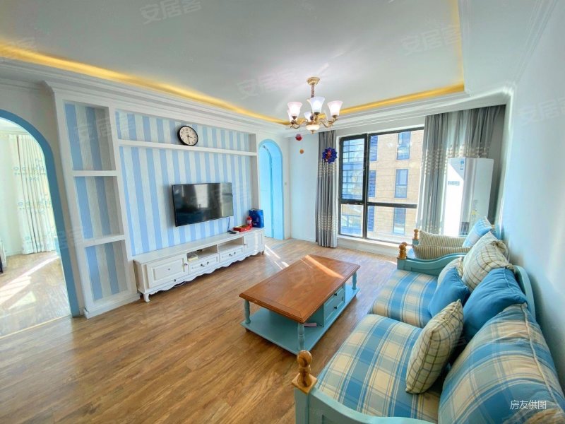 李村河畔 九水东路 绿城西子公寓 精装套三 有钥匙 19楼