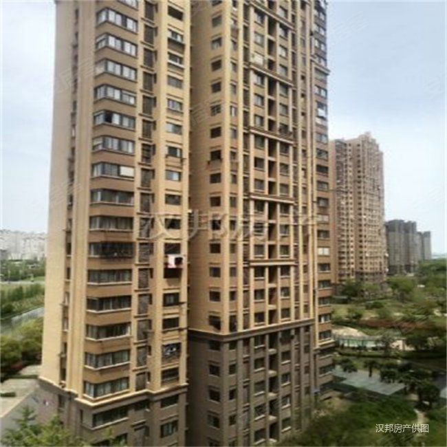 莉湖花园 满五   北小科利华 双阳台 三开间朝南 装30w