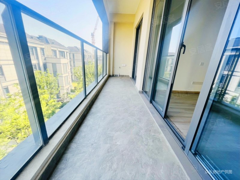 娄江新城 万达旁 云萃景园上叠加别墅边套 4房2卫看房随时