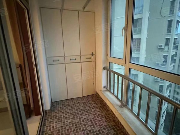 麦岛租房,亚麦山城 电梯房 配套齐全 南北通透 无中介 近青岛海大学