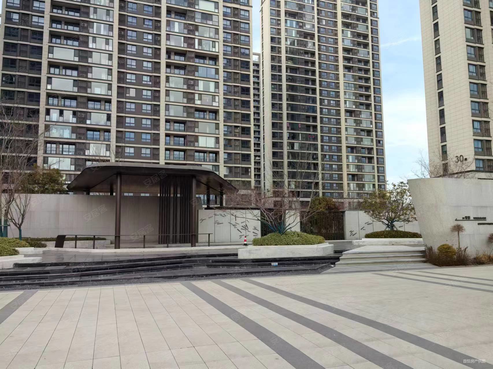 大学路美的天誉精装电梯暖气房美的物业近市人民医院