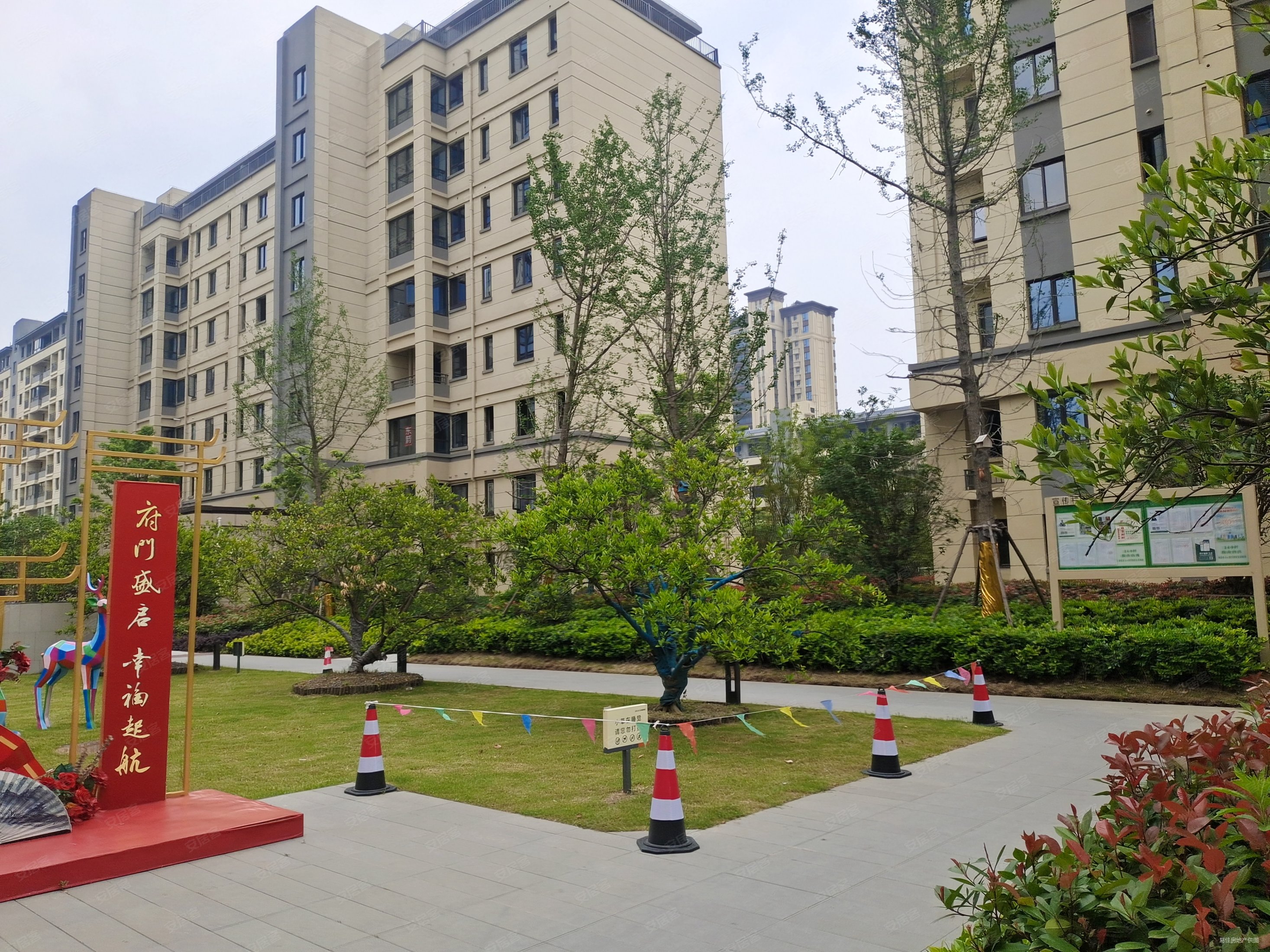 斌锋当代府momΛ3室2厅1卫87.67㎡南北105万