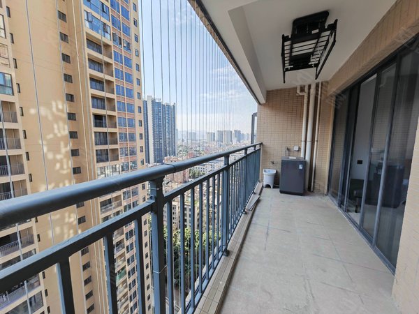 深圳坪山坪山香江花园比亚迪800米,东纵地铁口,大3房,(可合租)出租