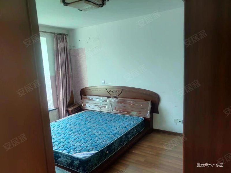 富岩路335弄小区 双卫生间 满五 南北通透 板楼