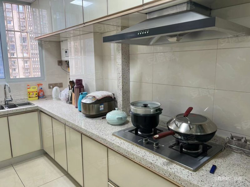 高迪晶城精装两室急售看中给价格就卖