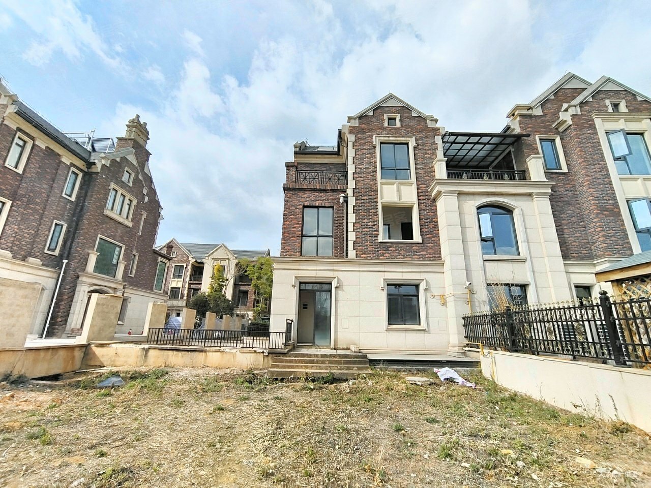 滇池one双拼别墅英伦风447平花园近一亩客厅入户,俊发滇池one7组团