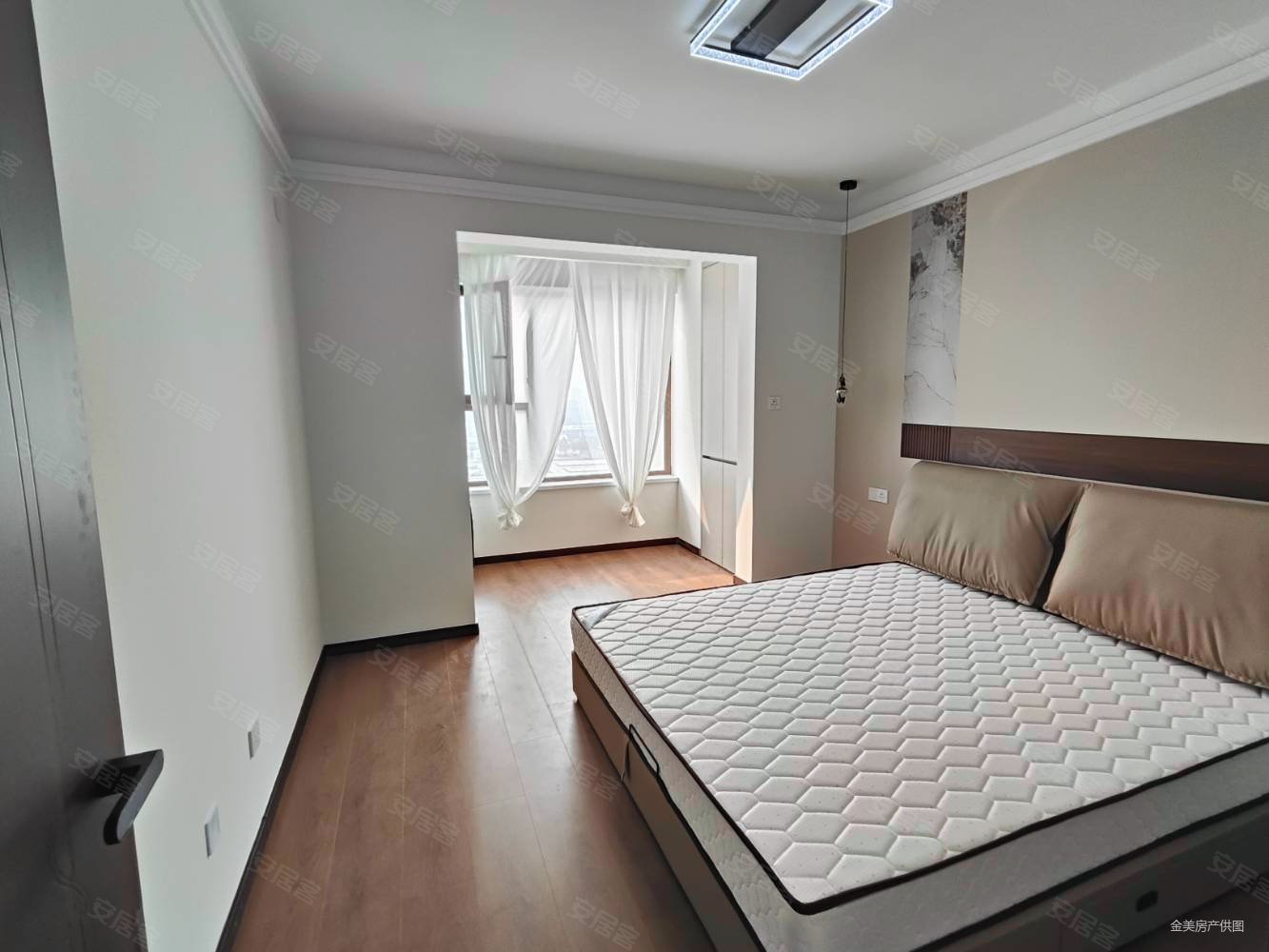 万科壹都会3室2厅2卫124㎡南北128万