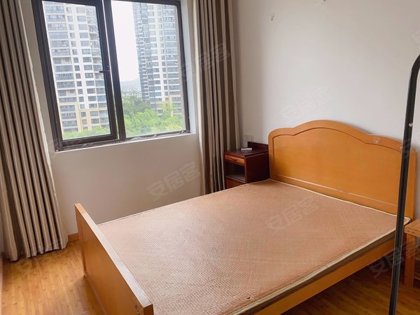 杭州临安临安城区御城涵园御城涵园 422户型 带两个阳台 2500月包物业