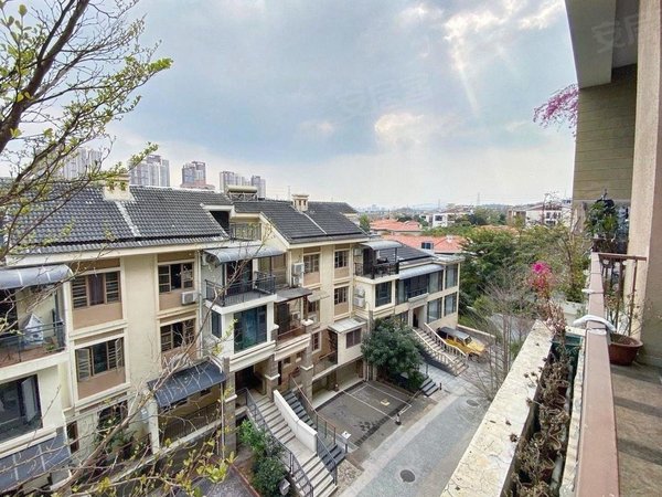 深圳龙岗横岗振业城(南区)别墅小区 自带50平大露台 两层小洋楼 使用