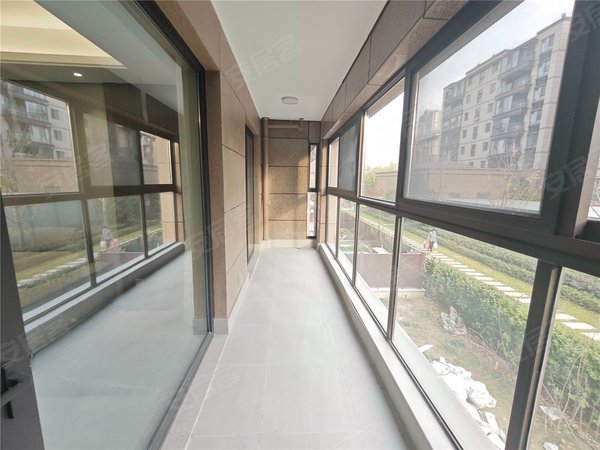 无锡滨湖太湖中锐星樾中锐星樾四房 一梯一户的洋房 中央空调带地暖