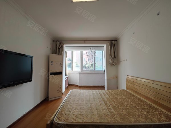 上海闵行七宝佳宝四村9号线七宝站,整租一房一厅南北通透,近七宝万科