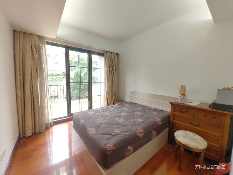 精装可拎包入住 环境好,万科松山湖1号(别墅)二手房,1300万,5室2厅,3