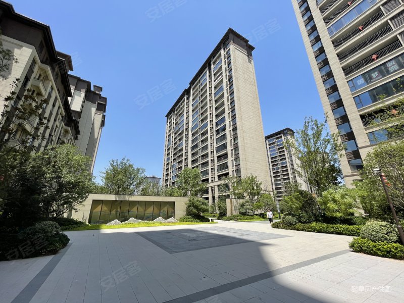 电梯小高层送车位中梁壹号院南北通透三室满两年随时可看