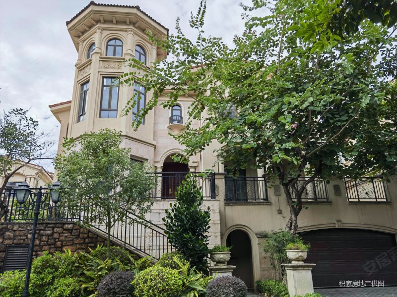 大花园300多平,位置佳,视野开阔,诚心卖,绿茵温莎堡(别墅)二手房,1500