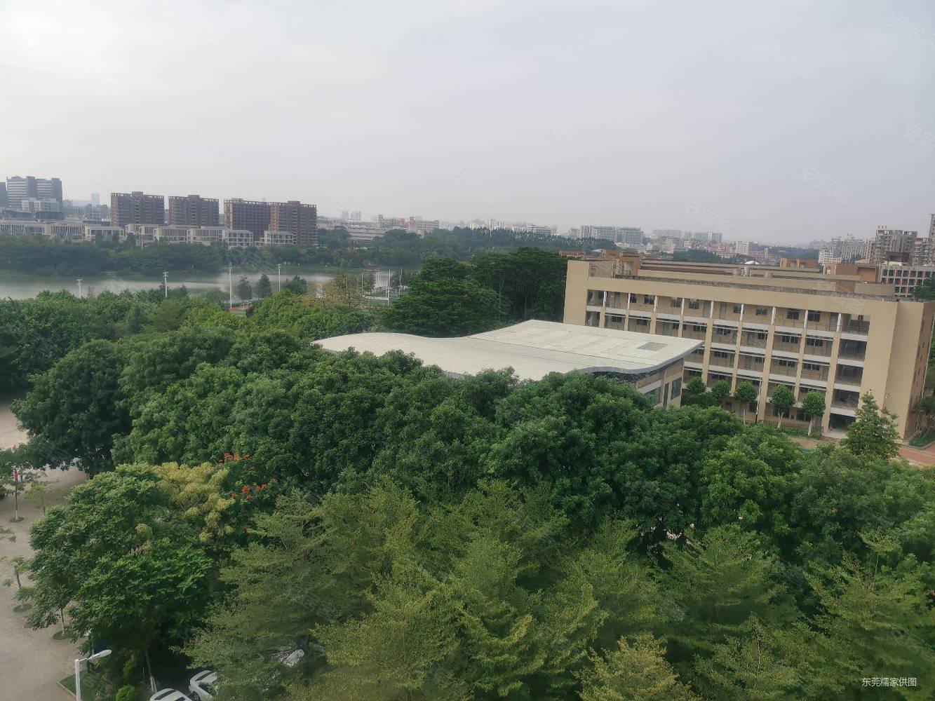 松山湖一线湖景洋房华侨城月河湖旁3房2厅2卫180万