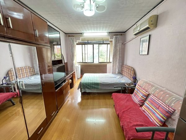 上海浦东梅园梅园三街坊可住3到4人 南北两房 房子干净整洁 近世纪