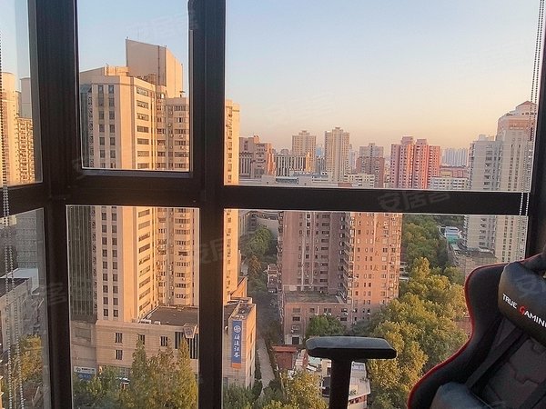 上海徐汇建国西路巴黎时韵巴黎时韵 1室1厅1卫 电梯房 精装修 配套