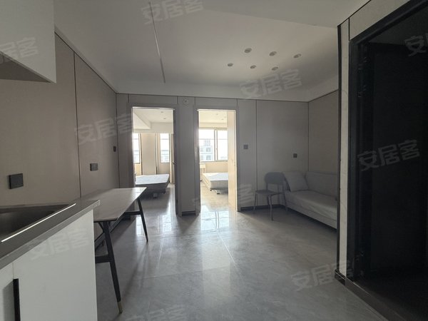 金华浦江县浦江城东永在大道909号楼本人房栋，靠近253夜市高楼层两室出租，随时看房，停车方便。出租房源真实图片