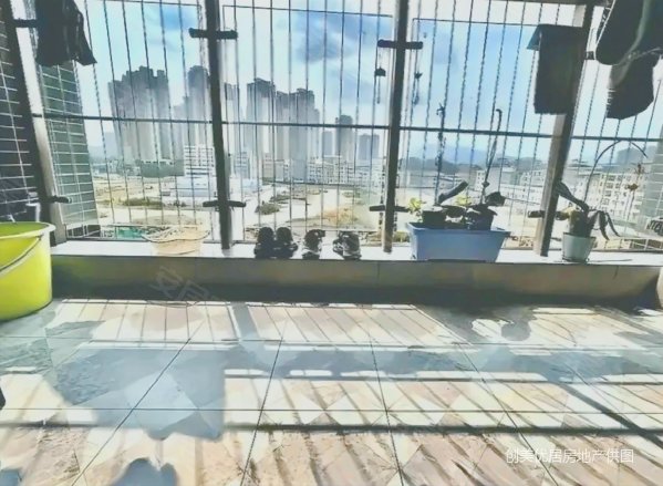 轻轨口精装三房诚意出售新小区天益城旁