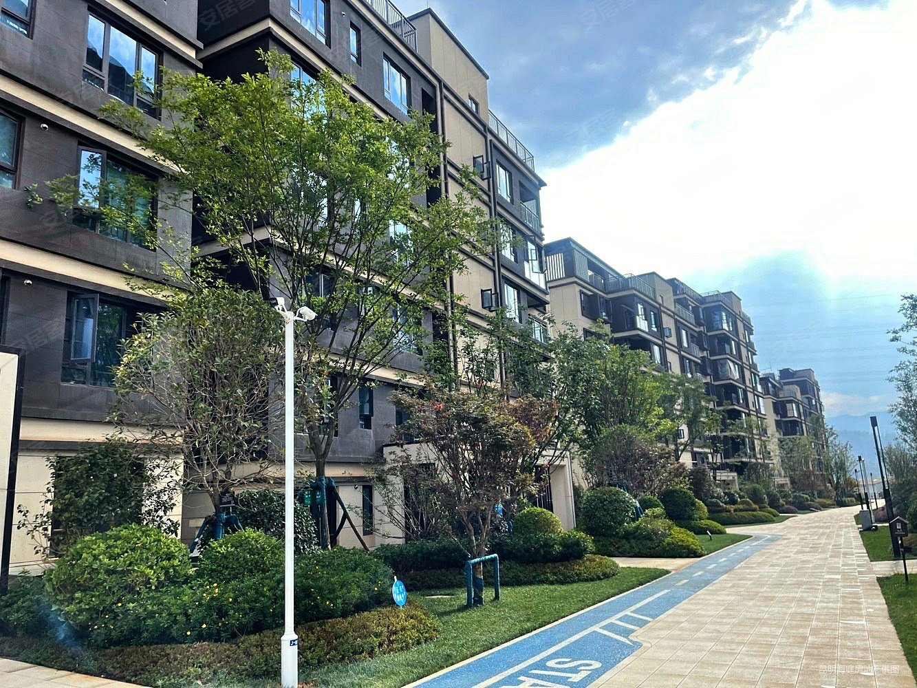 保利春湖2室2厅1卫84㎡南北58万