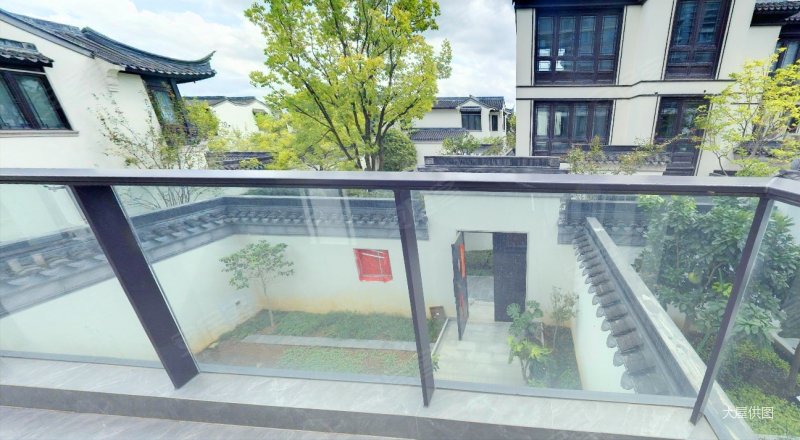 花园大!,融创金成江南府(别墅)二手房,1080万,4室2厅,5卫,176.