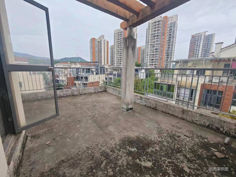 中惠香樟半岛叠墅  业主着急出售   满五