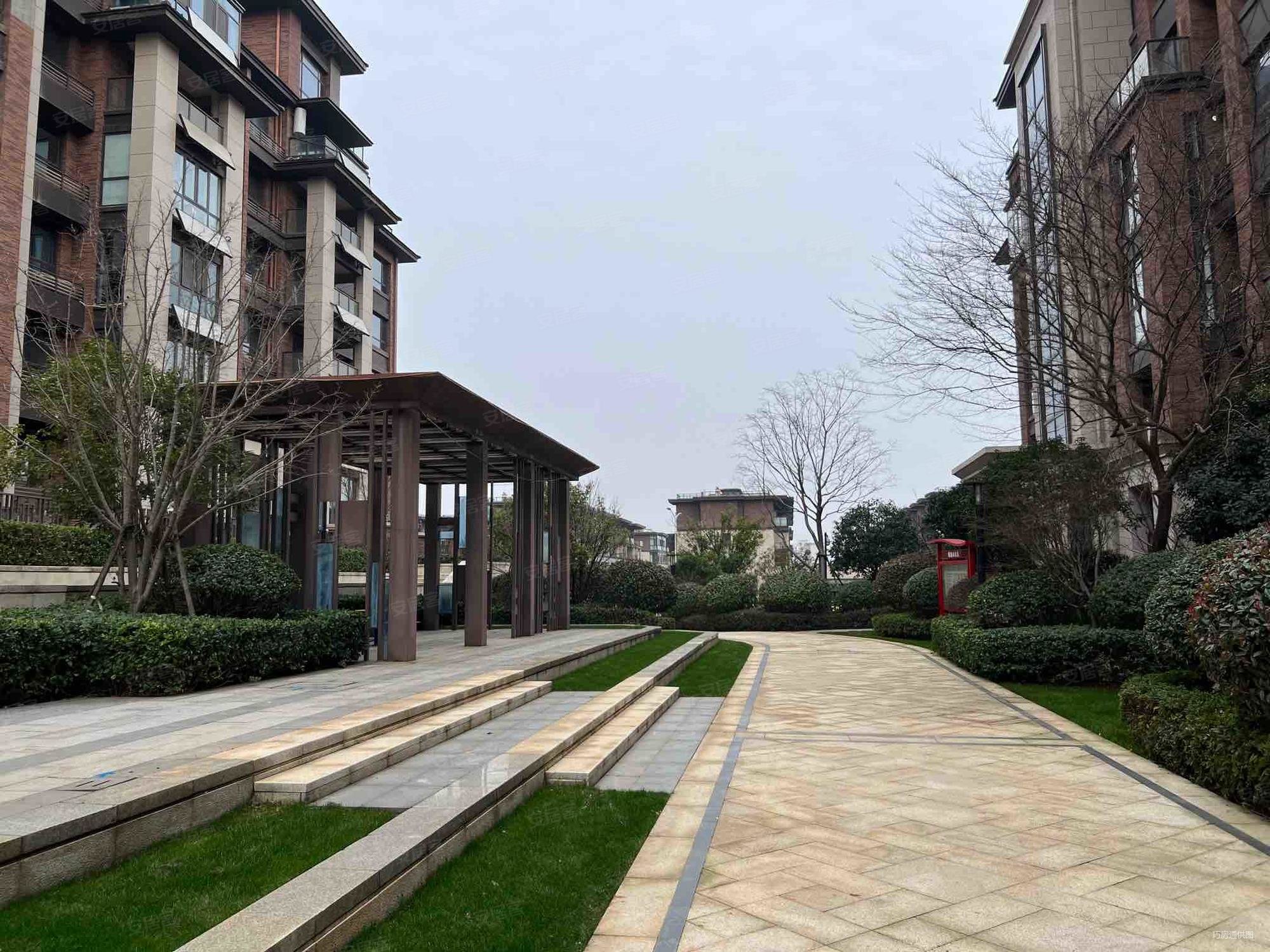 新力龙湾二期出行方便朝南近地铁商品住宅双卫格局