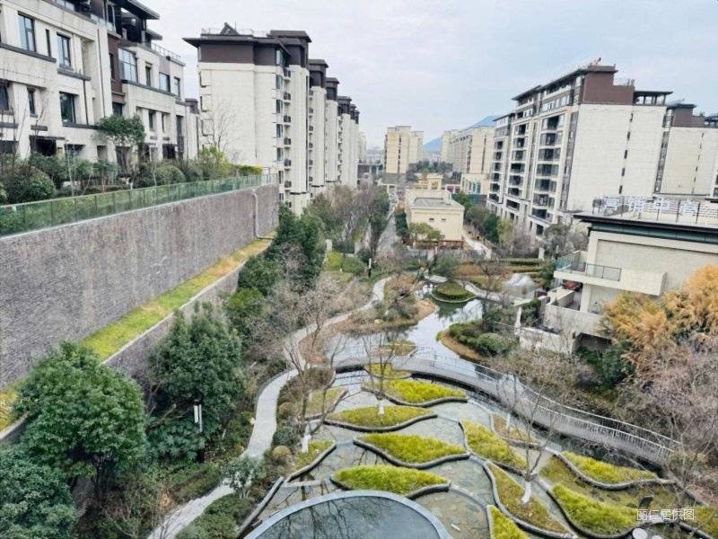 金隅紫京叠院 集中供暖 南北通透 产权清晰 中间楼层