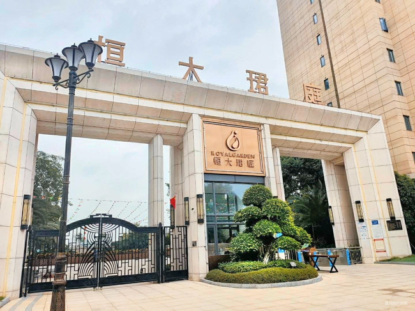 3室2厅104平精装修恒大珺庭楼层好视野无遮挡