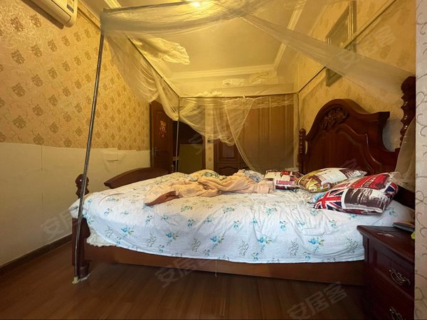 重庆渝中朝天门庆隆海客瀛洲来福士旁 海客瀛洲三室两厅两卫 可民宿