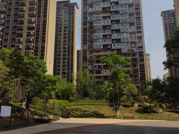 昆明五华黄土坡金泰国际二期凯佩五华区地铁口昆医附二院旁金泰国际