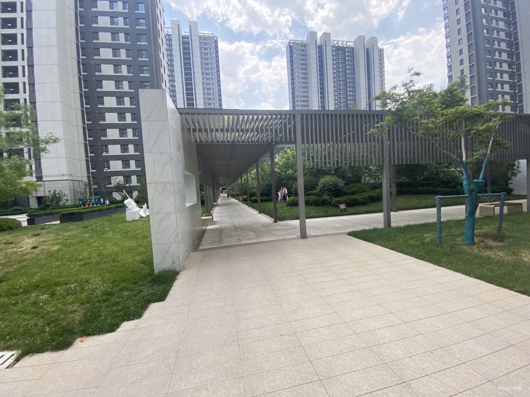 济南房产网>济南二手房>高新二手房>国际会展中心二手房>万科翡翠公园