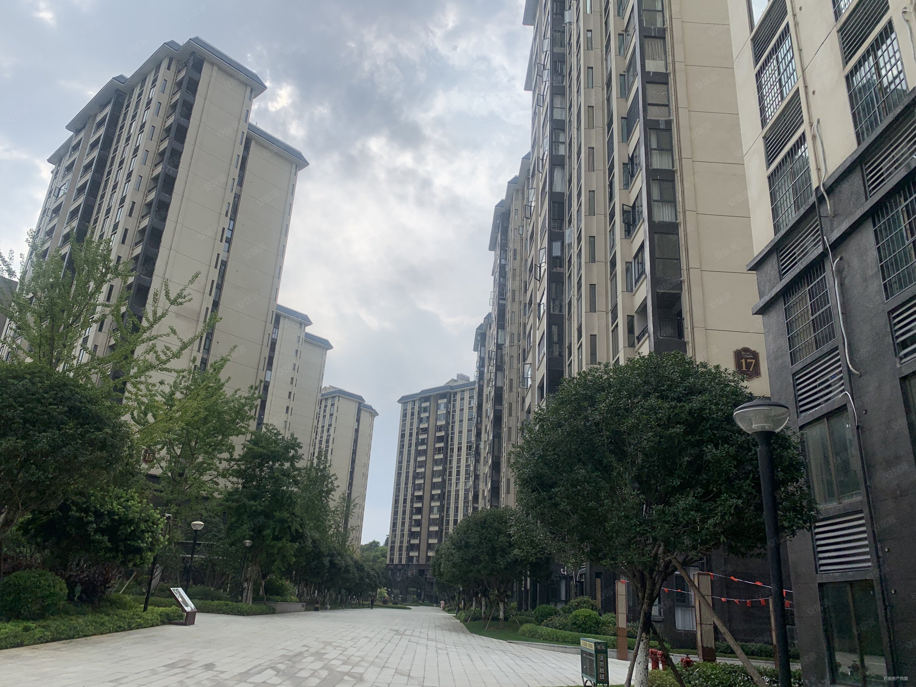 鱼峰区荣军路永意山语城三房两卫户型方正视野