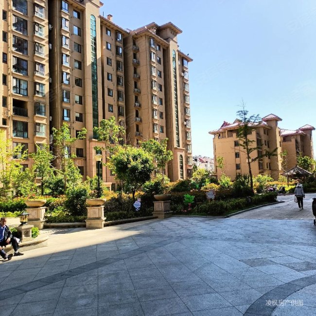 温泉米兰小镇,精装修拎包入住,没住过人.刚需客户的福音.