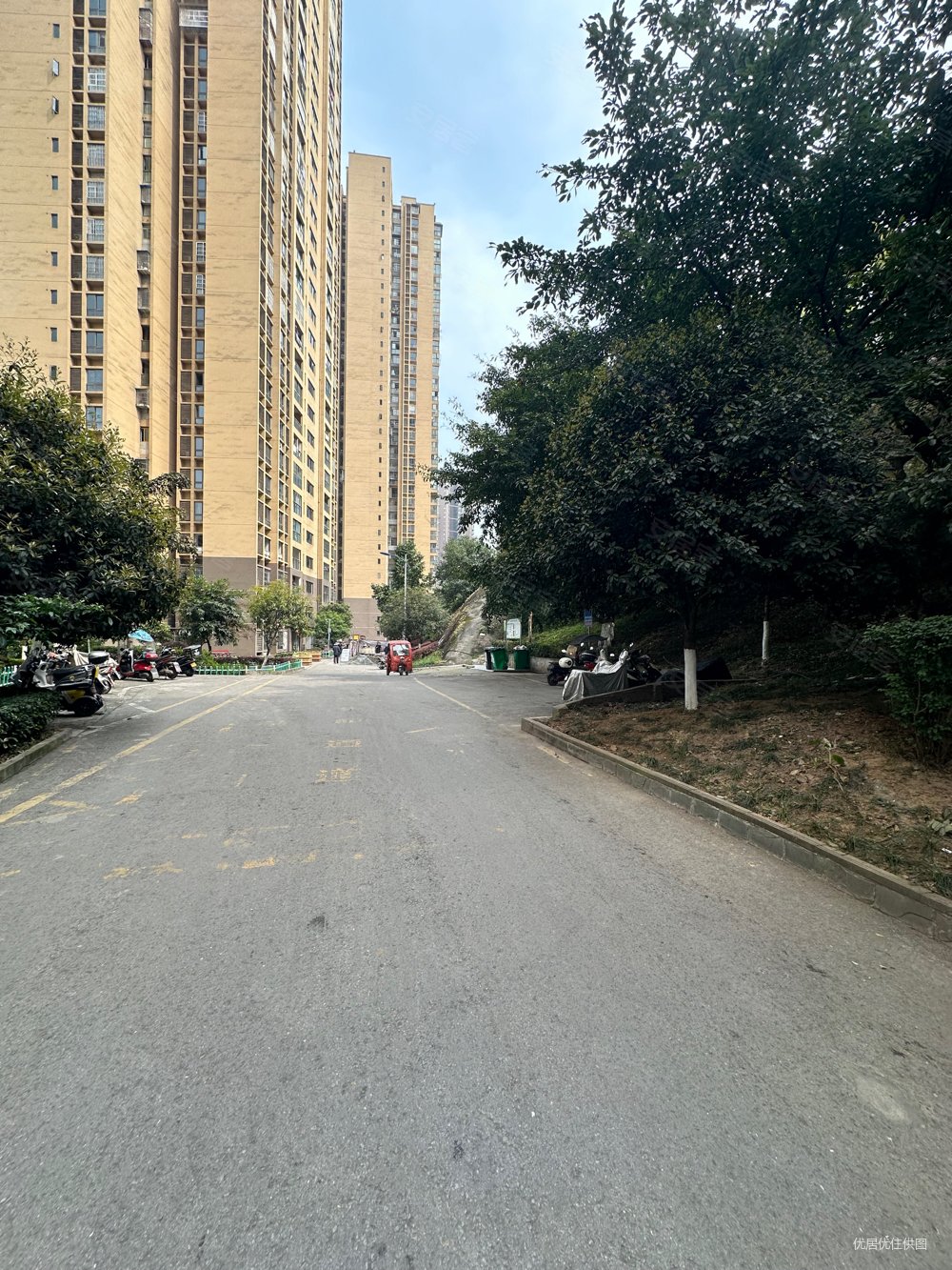 鱼胡路旁边精装三房双卫带家电出售