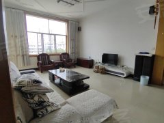 临沧临翔凤翔教育小区住房出租，126平米，四室两厅一位，1600一个月出租房源真实图片