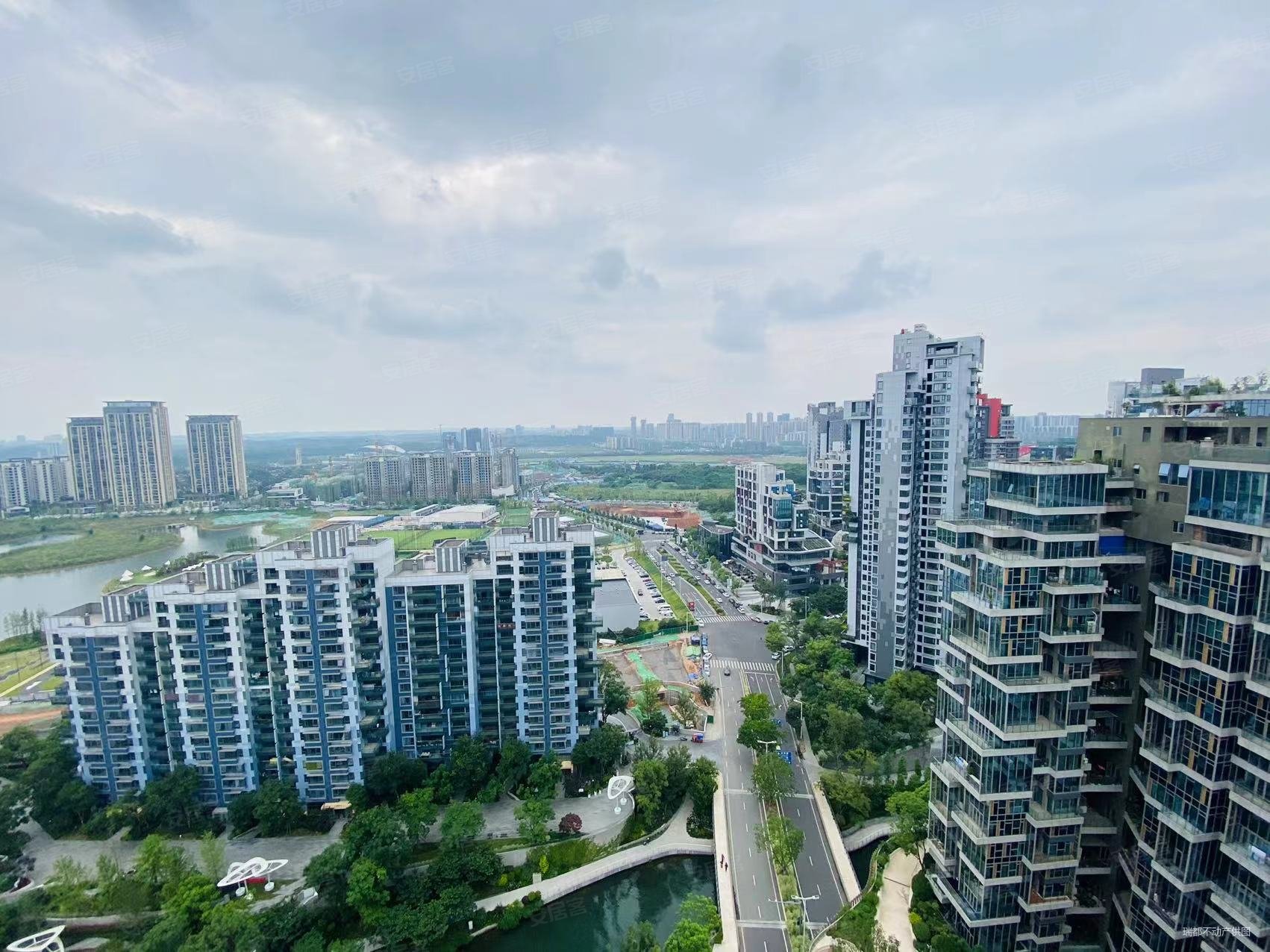 带露台,麓湖生态城麒麟荟二手房,1600万,4室2厅,4卫,227平米-成都安居