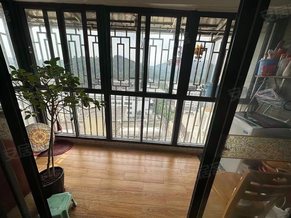 深圳龙华大浪元芬金园大厦紧挨6号线地铁元芬地铁口,精装4房,看羊台山