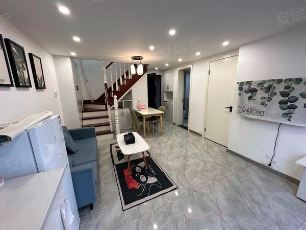 无锡新吴江溪中邦欢乐颂(押一付一)地铁口欢乐颂复式公寓,干净整洁