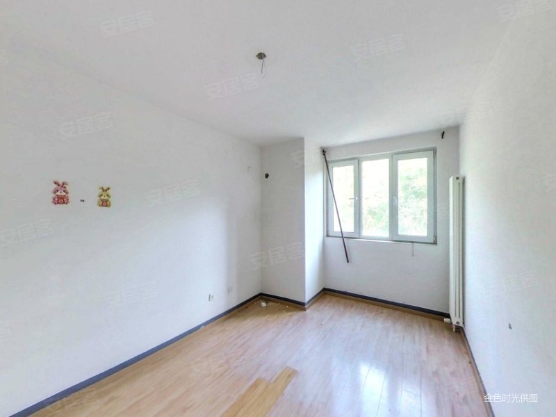 锦绣园小区(顺义) 集中供暖 小区新 装修好 有电梯