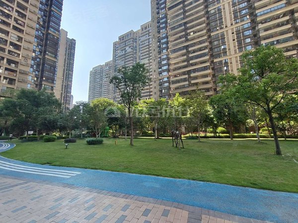 南宁兴宁区政府中海九玺精装修3房的 吾悦广场 地铁口 中海九玺 配齐