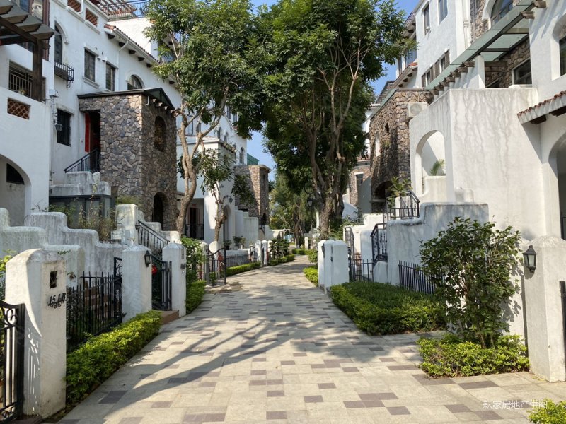 曦城六期叠加端位别墅1900w  5房设计 大花园