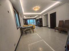 桂林象山中山南路924 人民医院附近 电梯大三房两卫 床可配 家电家具齐出租房源真实图片